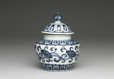 图片[2]-Covered jar with underglaze-blue decoration of fungus scrolls, Hsuan-te reign (1426-1435), Ming dynasty-China Archive